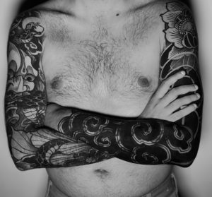 Lire la suite à propos de l’article Blackwork : Tout Savoir sur ce Style de Tatouage
